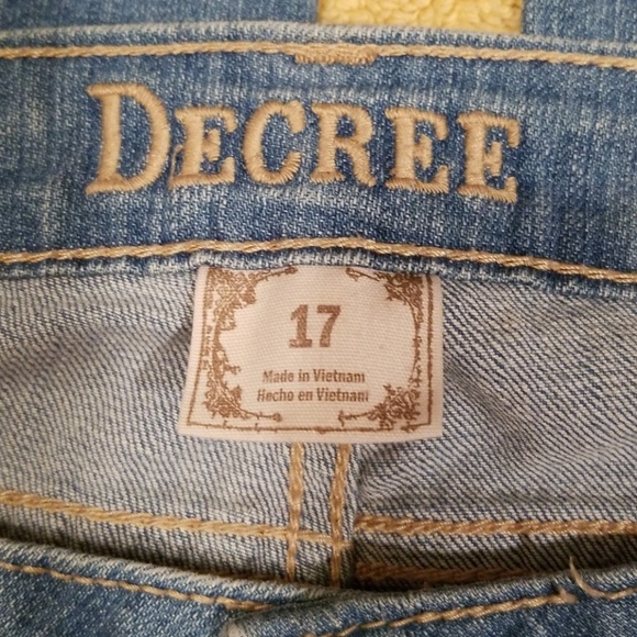 Decree Super Skinny Distressed Jeans in Size 17 - Picture 3 of 8
